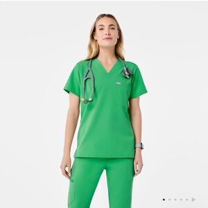 Figs  Green Short Sleeve Scrub Top and Livingston Pants